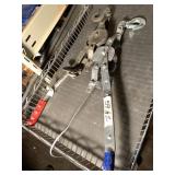 2 Small cable come a longs