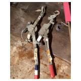 2 Small cable come a longs