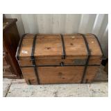 Vintage wood trunk in good condition