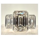 14kt Gold and diamond ring, featuring 3 large emer