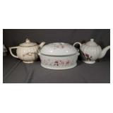 2 Teapots And Ovenware