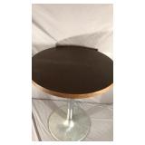 24" Retro Round Pedestal Table