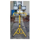 Nice Halogen Work Lamp, Takes T-3 Bulbs