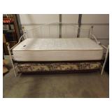 DAYBED WHITE METAL 

WITH TRUNDLE