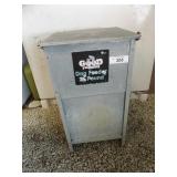 OUTDOOR DOG FEEDER