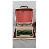 Amazing Condition Vintage Royal Typewriter