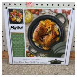NIB 8 in cast iron grill pan w/ lid