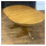 Amish made Oak oval dining table w/4 leafs