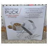 NIB 250-watt 5-speed hand mixer