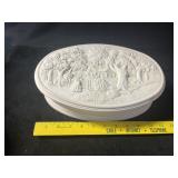 VTG Cream-Colored Ceramic Decorative Box