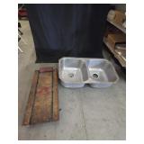Double Stainless Steel Sink & Wood Creeper