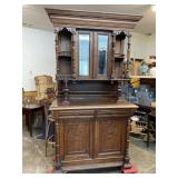 OAK CONTINENTAL COURT CUPBOARD