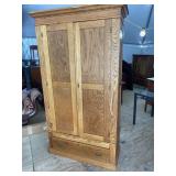 EXCEPTIONALLY CLEAN OAK 2 DOOR WARDROBE