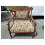 SMALL WALNUT VICTORIAN SETTEE