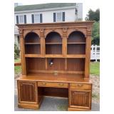 HOOKER FURNITURE LARGE OAK CREDENZA DESK