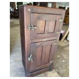 GIBSON OAK 2 DOOR ICE BOX