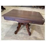 WALNUT VICTORIAN COFFEE TABLE