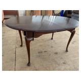 STATTON OLDTOWNE SCALLOPED EDGE DINING TABLE