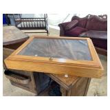 TABLE TOP SHOWCASE WITH LIFT TOP