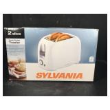 SYLVANIA 2 SLICE TOASTER IN BOX