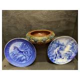 2 BLUE AND WHITE POTTERY PLATES AND BOWL