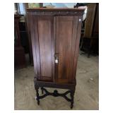 WALNUT 2 DOOR LIQUOR CABINET
