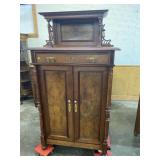 WALNUT VICTORIAN CUPBOARD