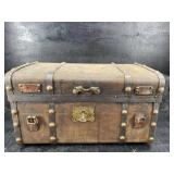 VERY RARE SIZE ANTIQUE STAGE COACH TRUNK WITH KEY