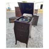 MAHOGANY VICTOR VICTROLLA