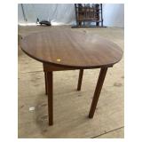 SOLID MAHOGANY ROUND TOP TABLE