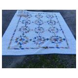 STAR PATTERN SPREAD WITH MATCHING PILLOW