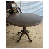 ROUND QUEEN ANNE CENTER TABLE