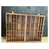 DIVIDED HANGING SPOOL TRAY