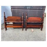 PR OF MAHOGANY TWIN BEDS NO RAILS