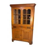 18TH CENTURY SOUTHERN WALNUT PEGGED CORNER