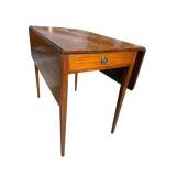 18TH CENT. MAHOGANY PEMBROKE DROP LEAF TABLE