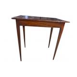 19TH CENT. MAHOGANY HEPPLEWHITE TABLE