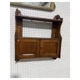 OAK 2 DOOR HANGING SHELF