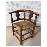 19TH CENT. CHERRY TURNED LEG CORNER CHAIR