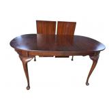 HENKEL HARRIS SOLID MAHOGANY QUEEN ANNE BANQUET