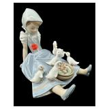 LLADRO 'MY HUNGRY BROOD' FIGURE