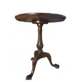 HENREDON MAHOGANY CARVED PIE CRUST TABLE