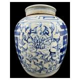 19TH CENTURY CHINESE BLUE AND WHITE GINGER JAR