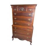 SOLID MAHOGANY QUEEN ANNE 2 PC CHEST ON CHEST