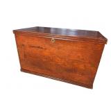 19TH CENT. DOVETAILED GRAIN PAINTED BLANKET BOX