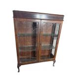 MAHOGANY QUEEN ANNE LEADED GLASS 2 DOOR CURIO