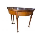 SOLID MAHOGANY QUEEN ANNE FLIP TOP GAME TABLE
