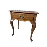 HENKEL HARRIS SOLID MAHOGANY QUEEN ANNE 1 DRAWER