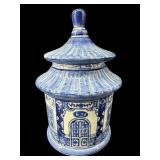 ORIENTAL BLUE AND WHITE PORCELAIN CANISTER WITH