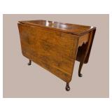 18TH CENT. NEW ENGLAND QUEEN ANNE DROP LEAF TABLE